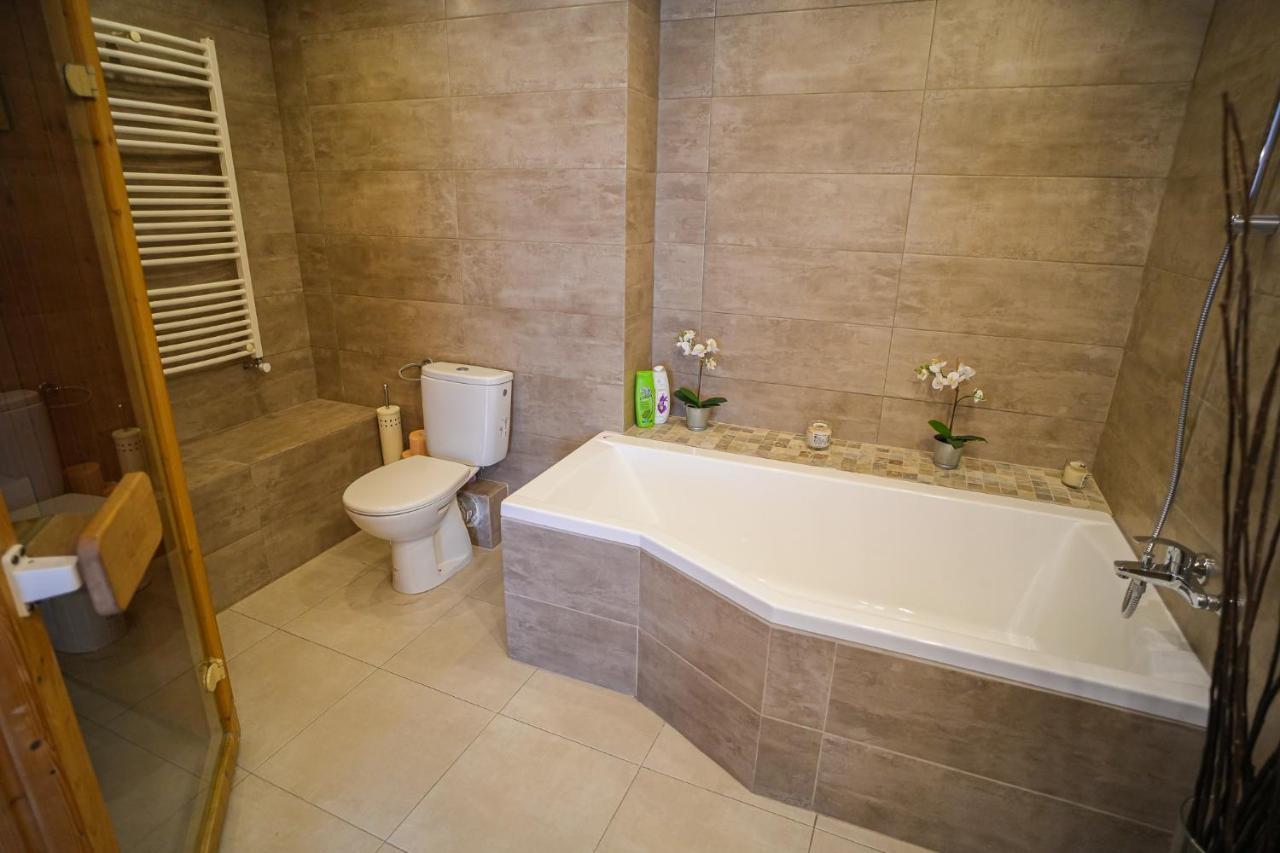 בוקרשט Penthouse With Huge Rooftop & Amazing City View מראה חיצוני תמונה